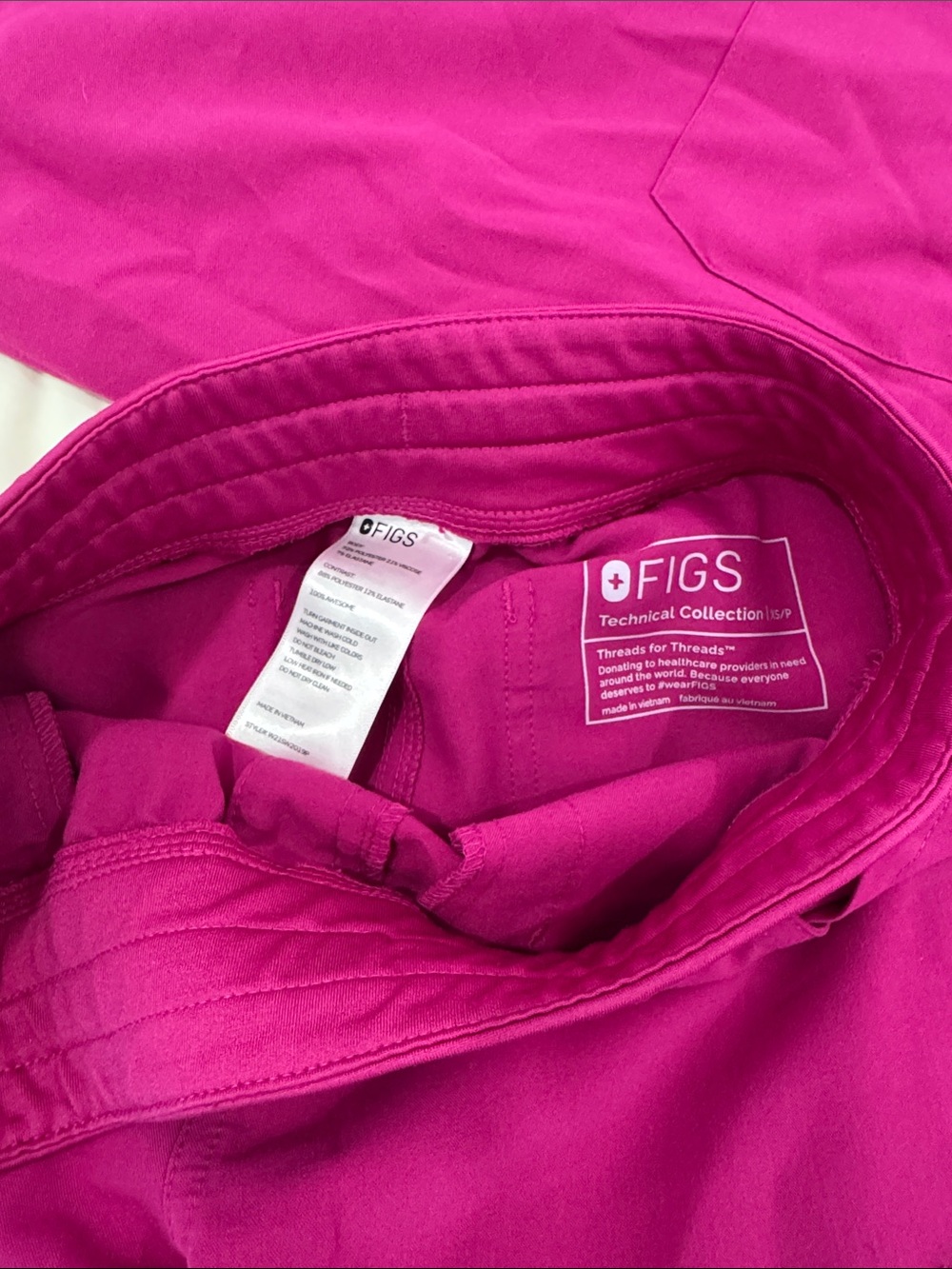 Figs Women's Raspberry Scrub Set - Picture 2 of 4